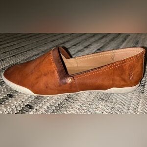 *ONLY one shoe (LEFT foot) FRYE Melanie Leather Slip-On Flat